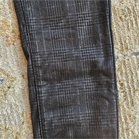 Cello Stretchy Faux Leather Printed Jeans Size 9 With 25 Inch Inseam, Like New - Picture 3 of 7